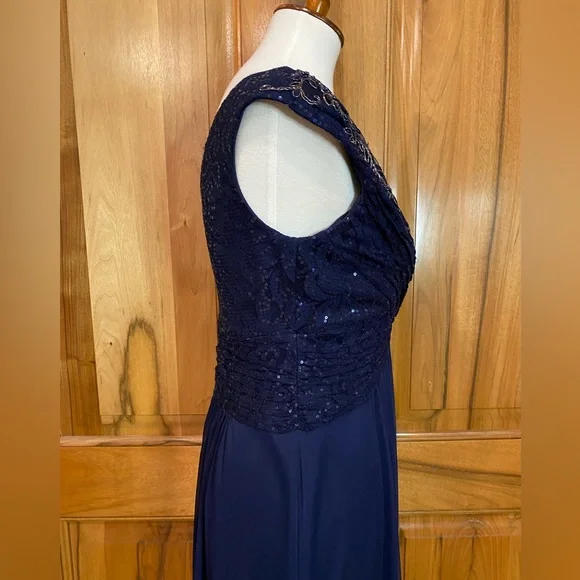 Violets & Roses - Lace & Sequins Blue/Silver Full-Length Formal/Prom Gown, EUC 4 - Picture 10 of 16